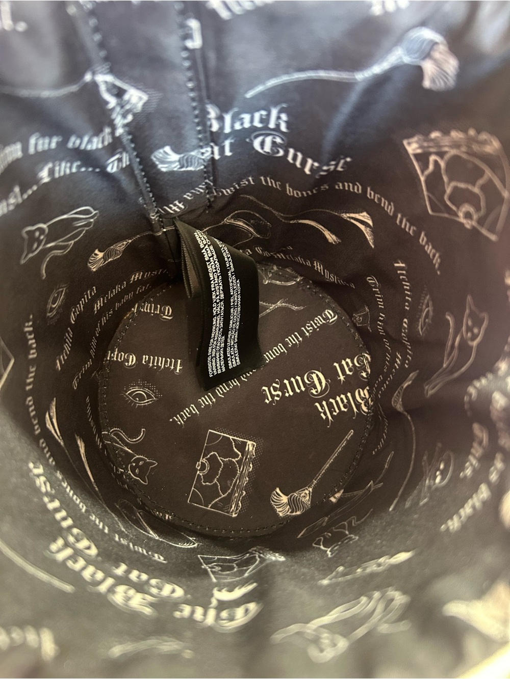 Loungefly Disney Hocus Pocus Black Flame Candle Crossbody Bag - Picture 6 of 8